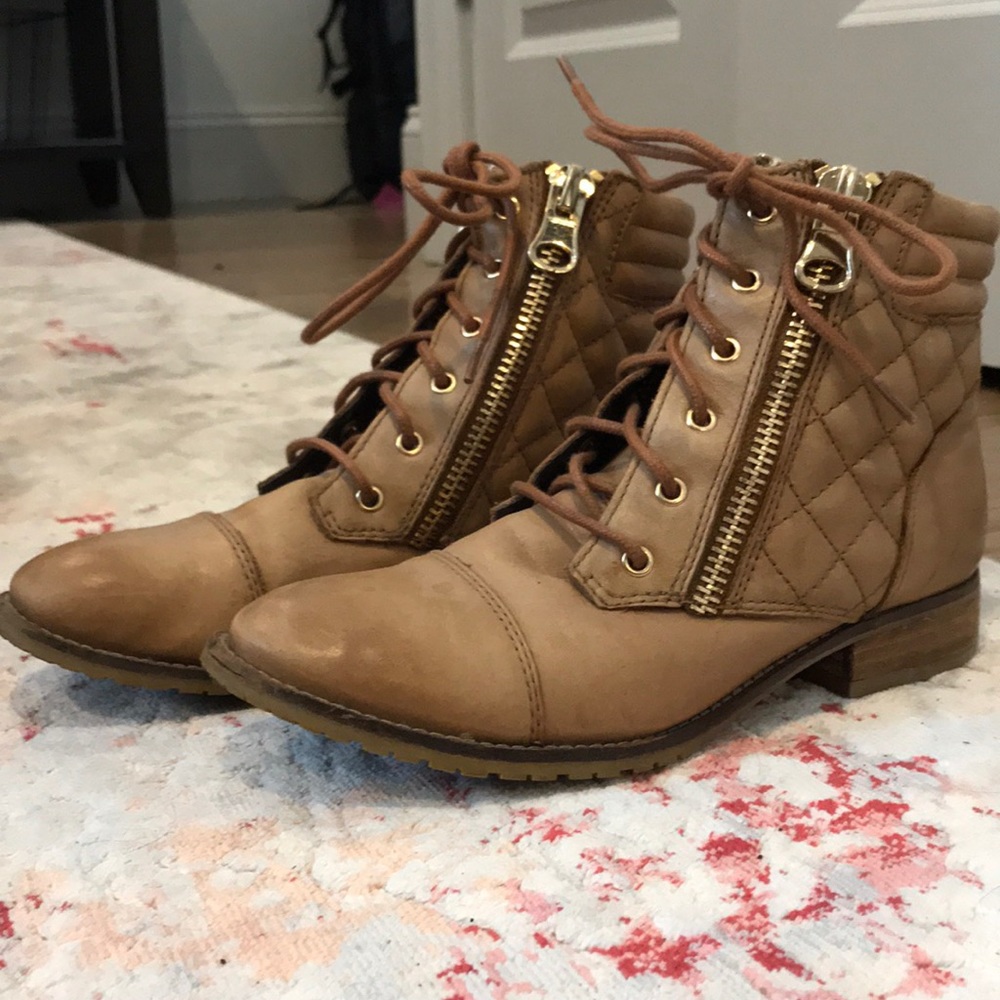 Also boots size 7